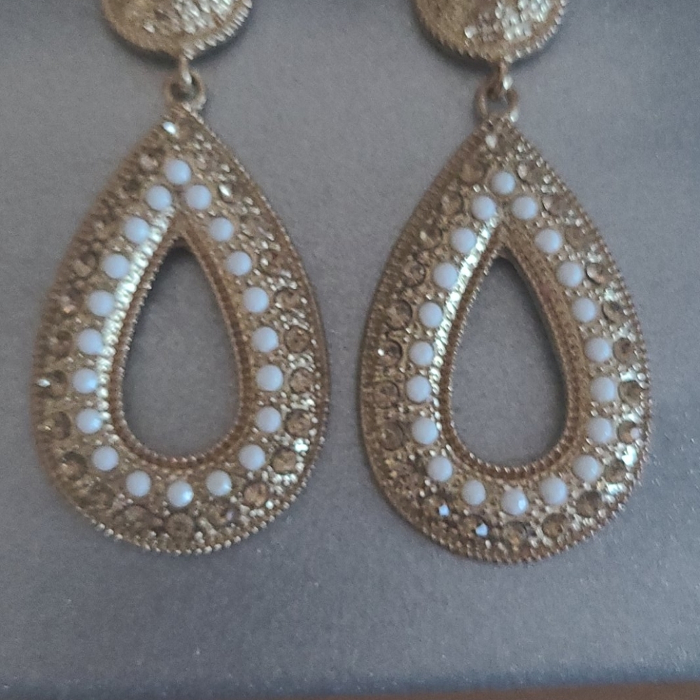 Earrings Gold Tone White Bead Teardrop Shape Statement Stud Back Wedding Party - Picture 2 of 5